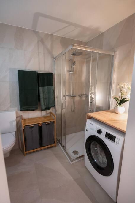 Appartement Spacieux Au Centre De La Gruyere Broc Exteriör bild