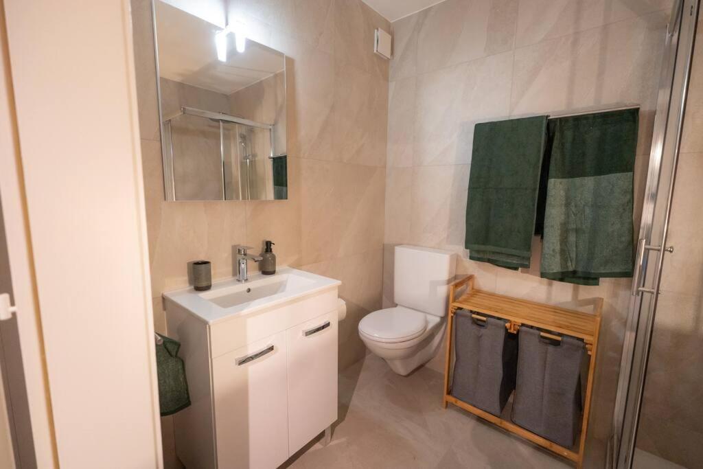 Appartement Spacieux Au Centre De La Gruyere Broc Exteriör bild