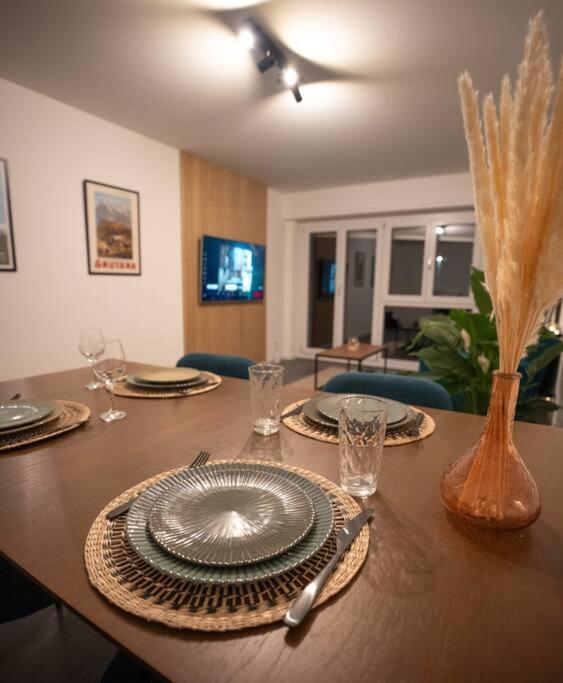 Appartement Spacieux Au Centre De La Gruyere Broc Exteriör bild